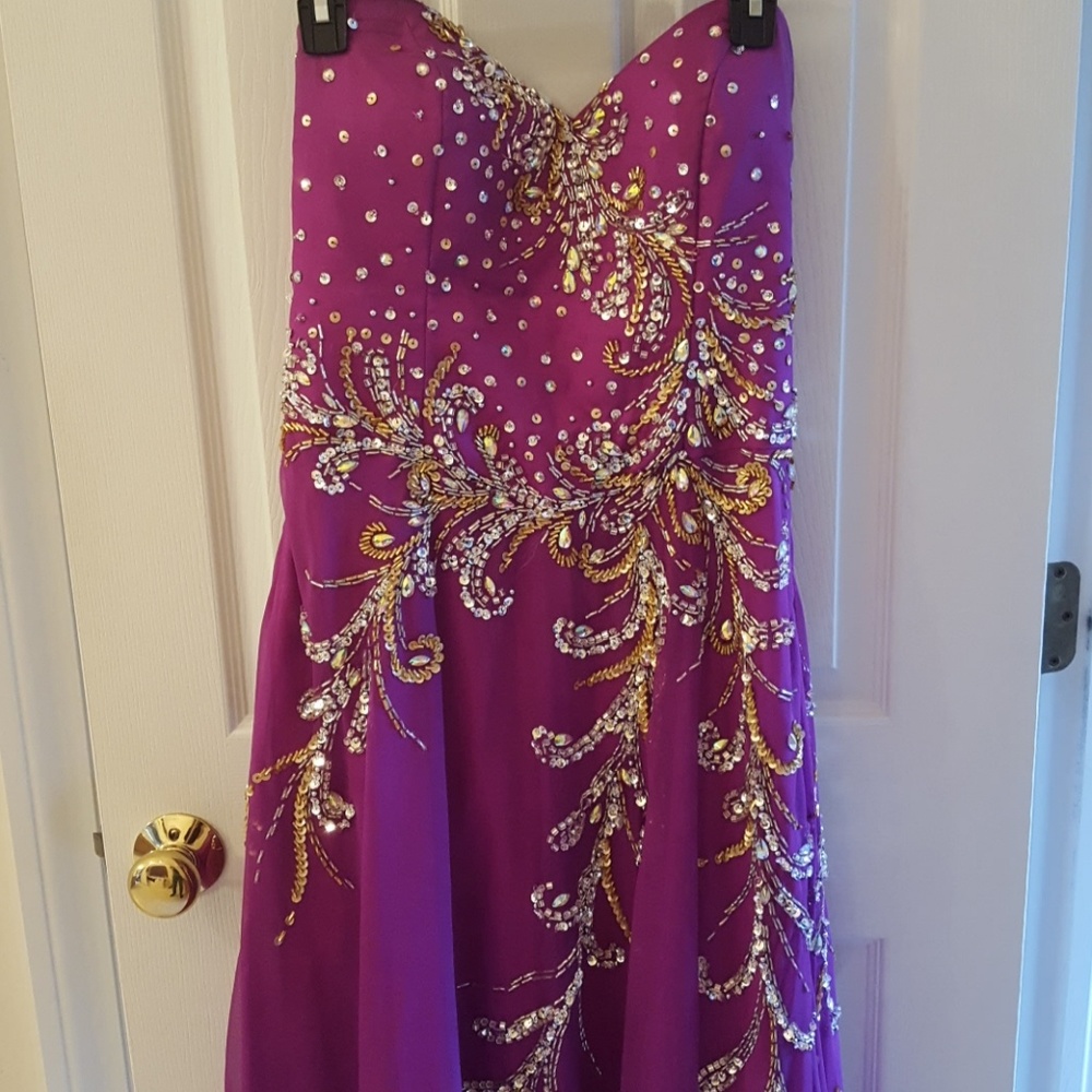 Glamorous Strapless Magenta Prom Dress 💐